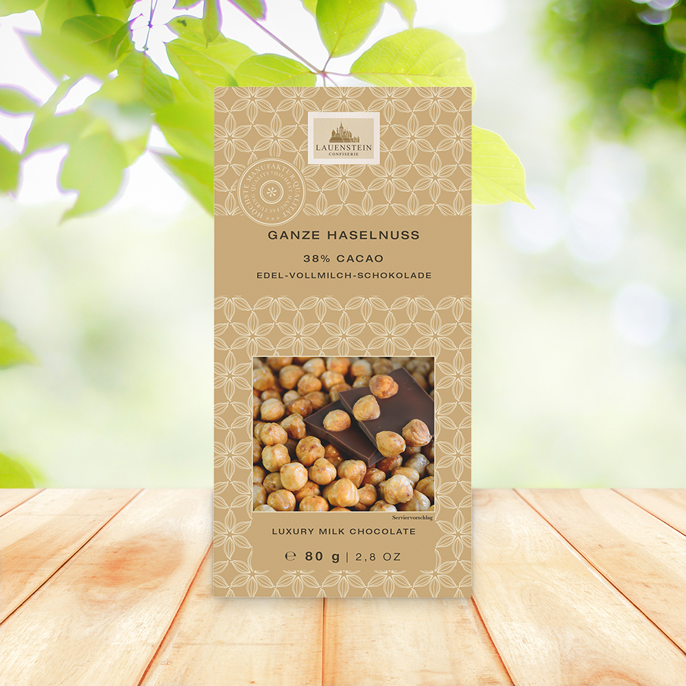 Vollmilch Schokolade mit gerösteten Haselnüssen